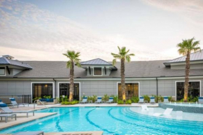Lux & Cozy 2 Bdrm Suite - Resort Pool - Houston
